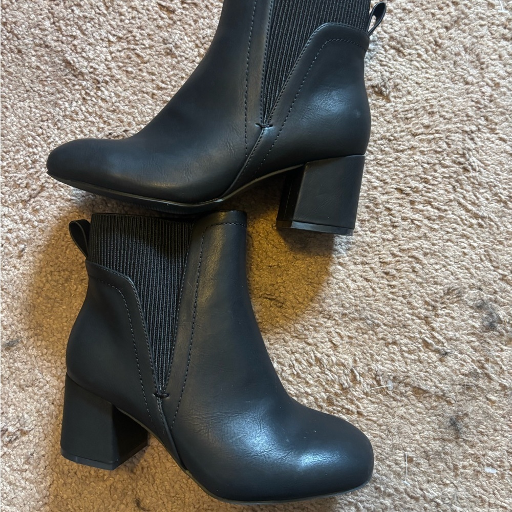 Torrid Square Toe Block Heel Chelsea Bootie 6.5WW - Picture 7 of 10